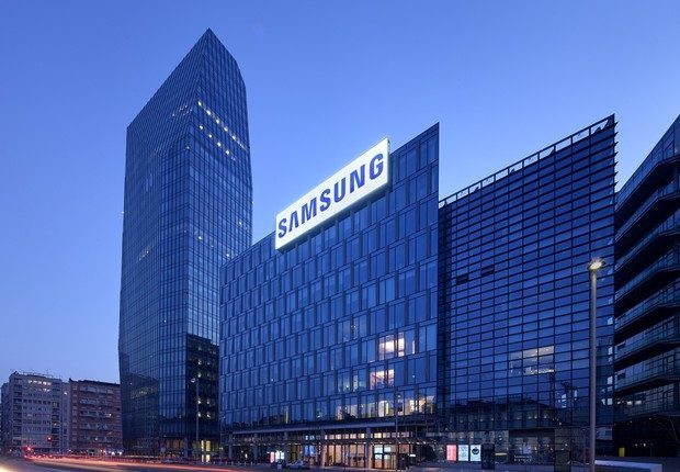 Samsung desenvolve notebook que dobra duas vezes