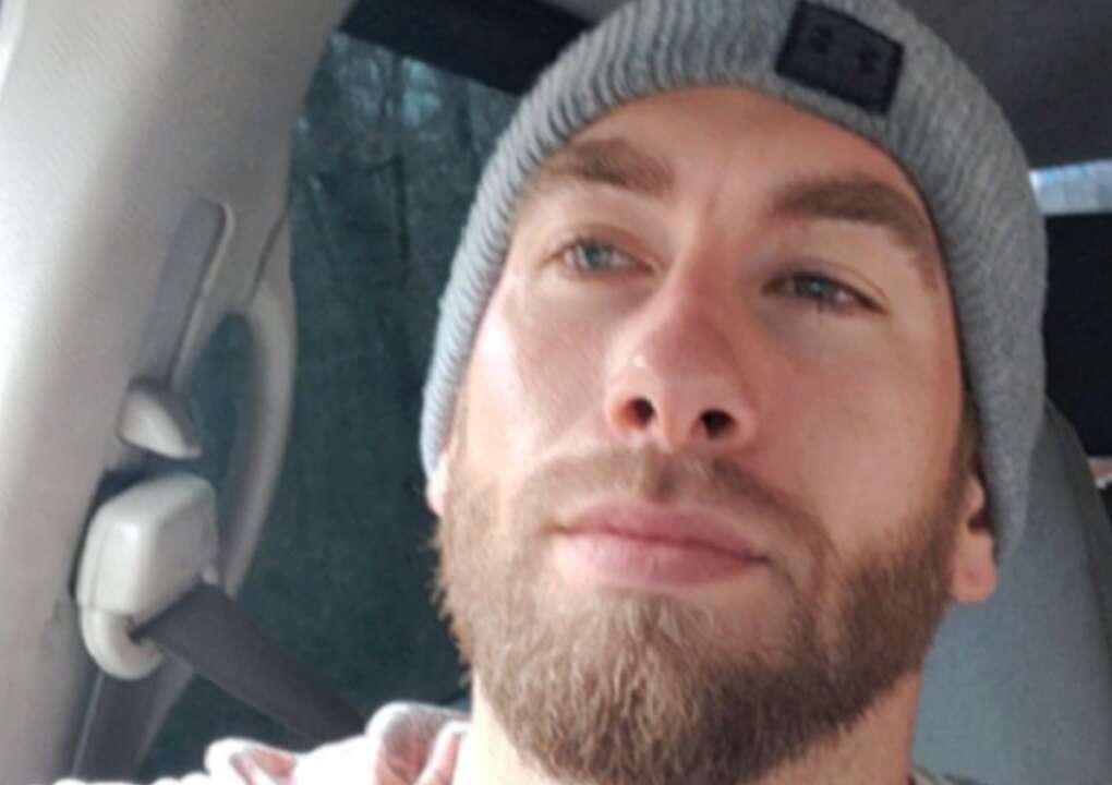 Idoso salva homem de afogamento duas vezes e o mata em seguida