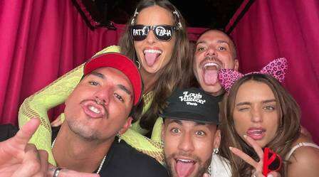 Neymar e Rafa Kalimann trocaram beijos em festa de Rafaella Santos, mas apresentadora nega