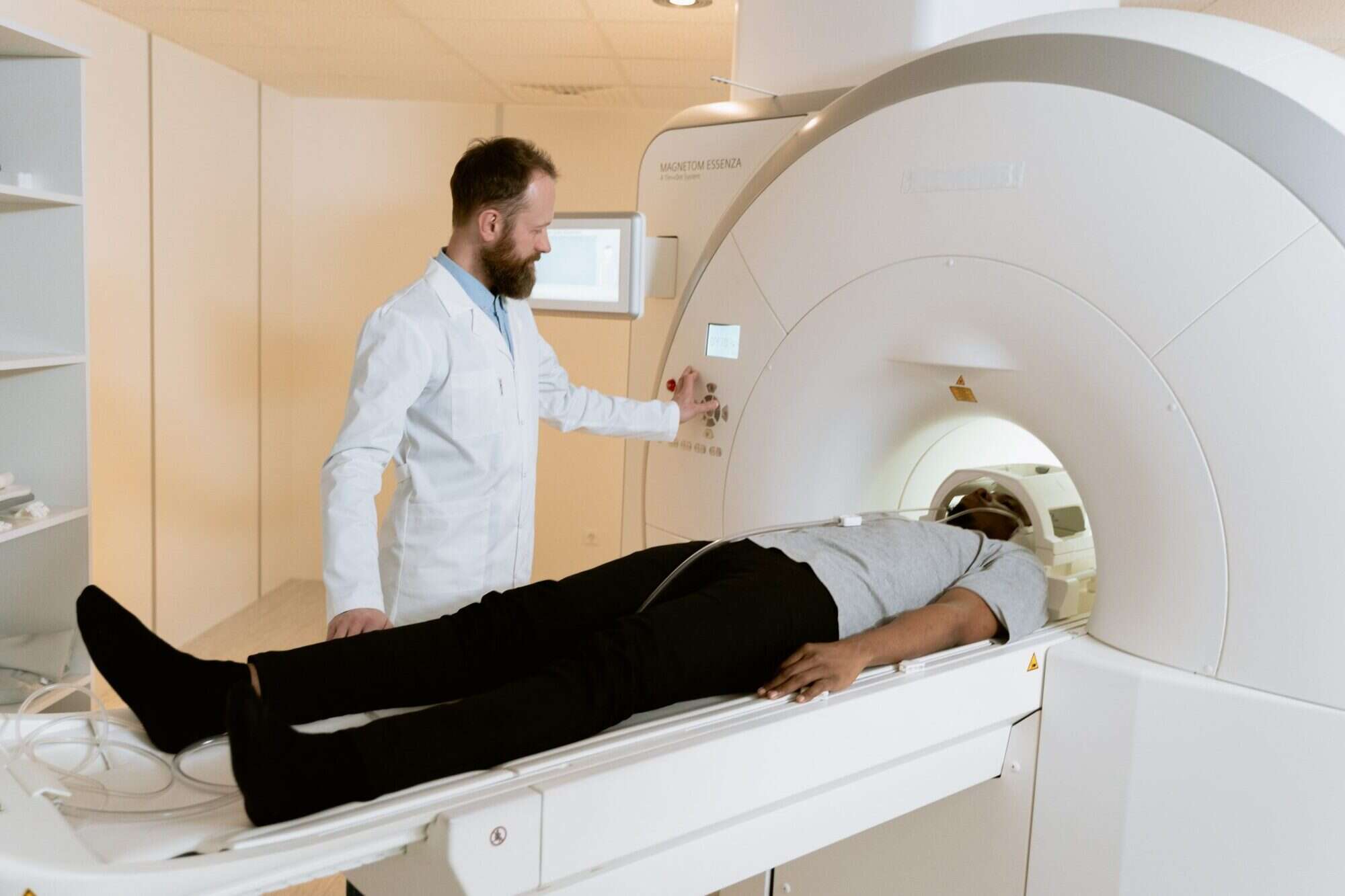 Paciente é esquecida em máquina de ressonância magnética na Bahia