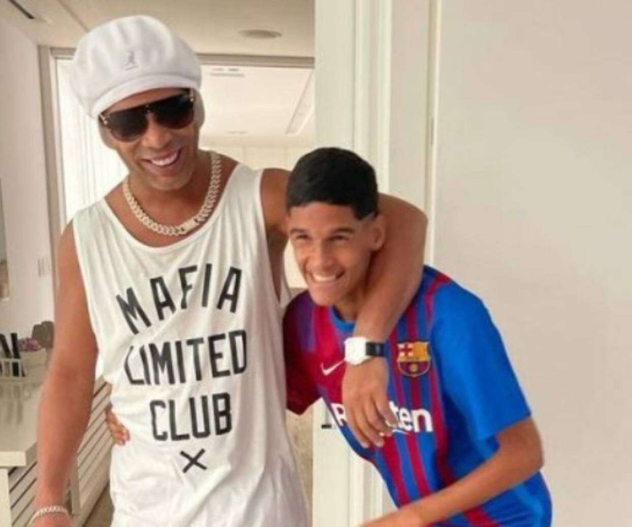 Iran Ferreira, o "Luva de pedreiro", conhece Ronaldinho Gaúcho