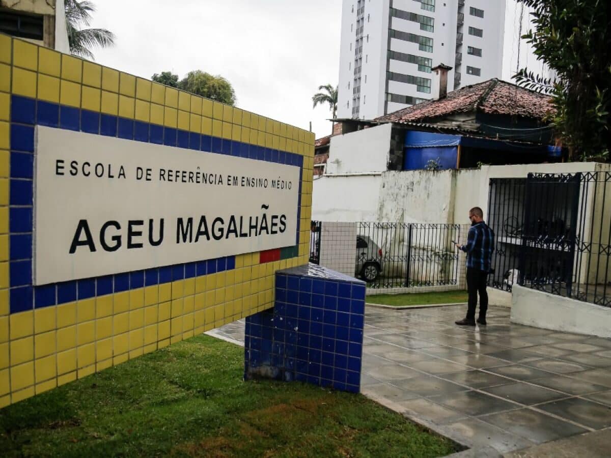 Crise de ansiedade: vinte e seis alunos passam mal em escola estadual em Recife