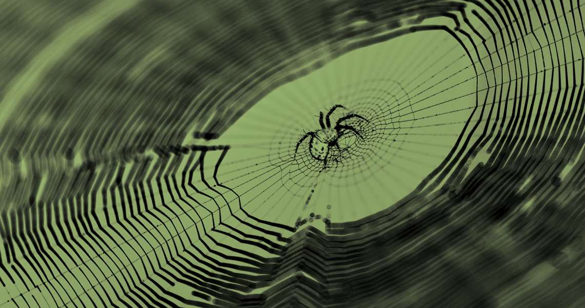 Como as teias são usadas para ampliar a audição das aranhas?