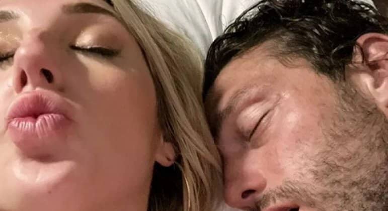 Jogador de futebol Andy Carroll precisa dar boas explicações à sua noiva