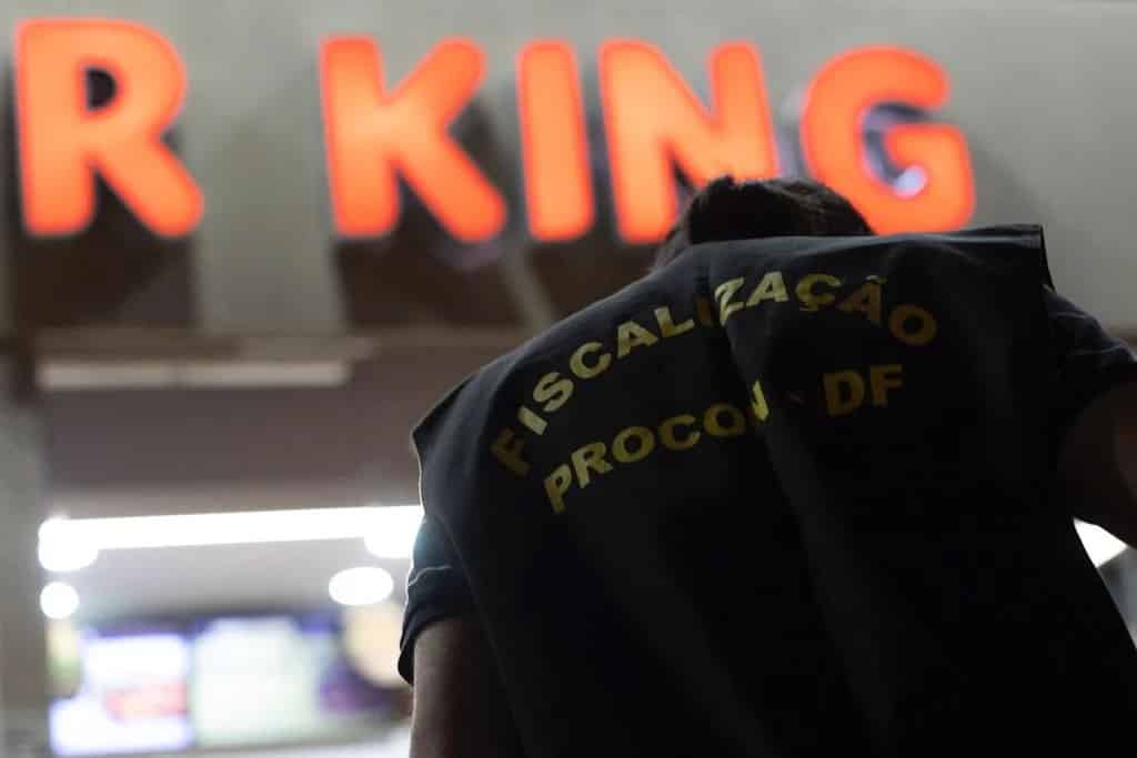 Procon notifica Burguer King por vender whopper de costela sem costela