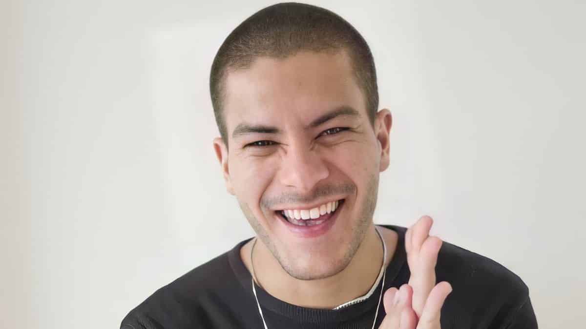 Arthur Aguiar pede ajuda dos fãs para conseguir parcerias musicais