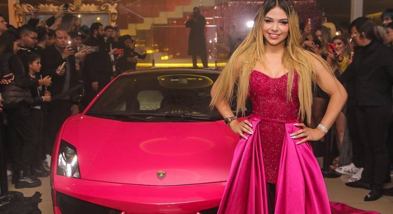 Melody ganha carro de R$ 1,5 milhão em aniversário de 15 anos – Fatos Desconhecidos