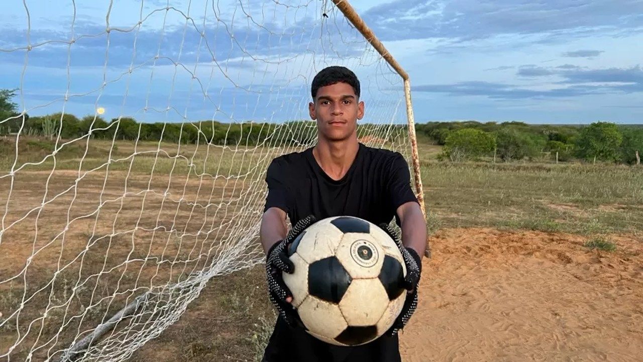 Luva de Pedreiro revela que perdeu acesso à conta do TikTok após ter WhatsApp hackeado