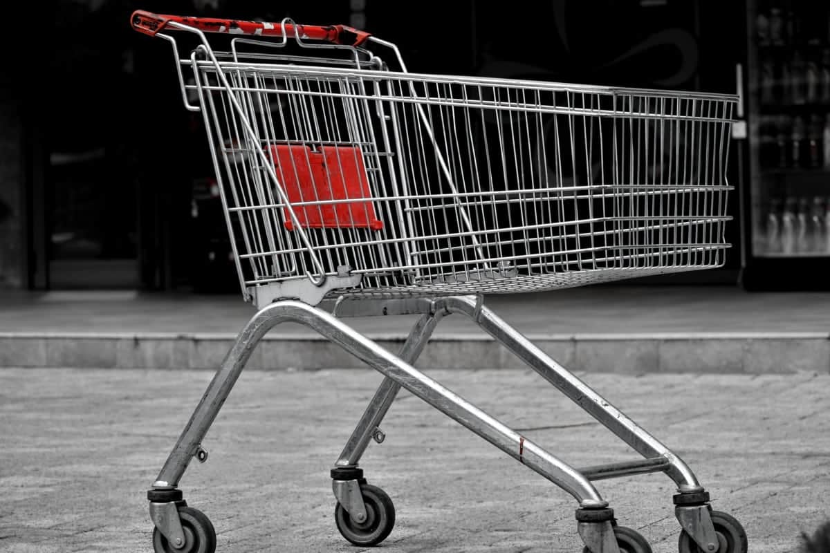 Existe razão científica para explicar por que as pessoas não retornam carrinhos de supermercado?