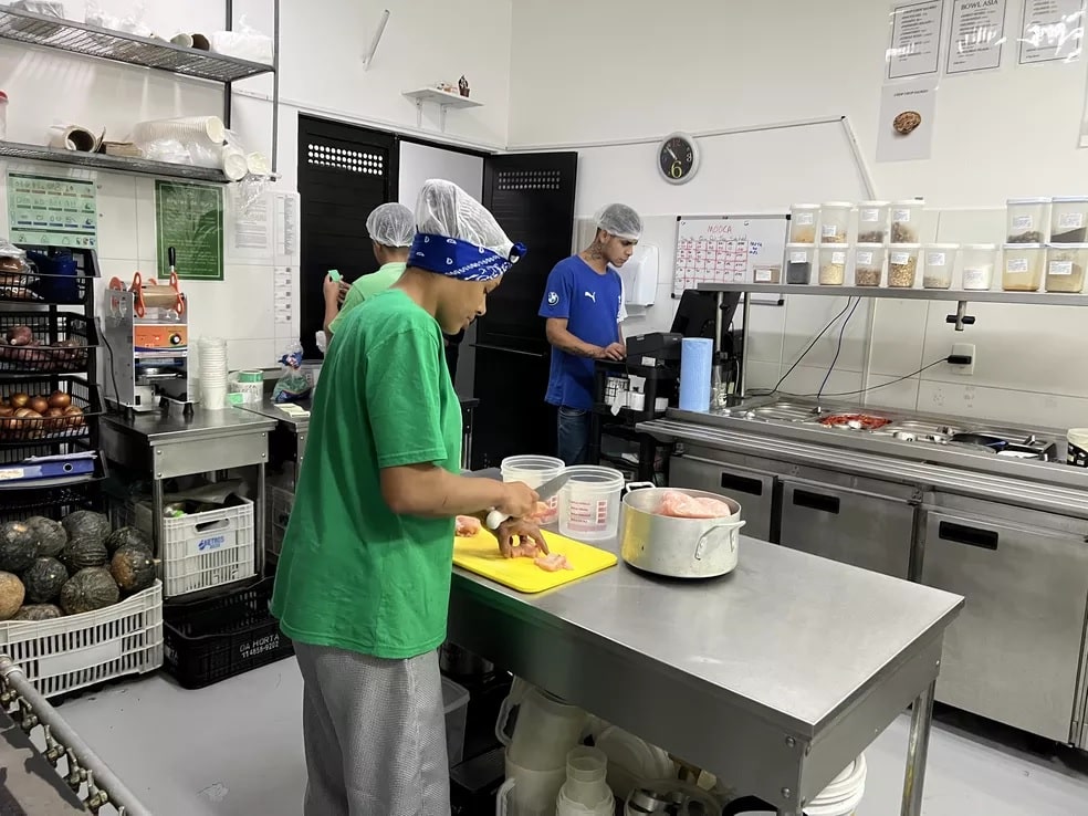 Com funcionam as 'dark kitchens', cozinhas para delivery?