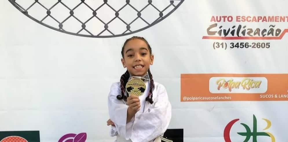 Menina viraliza após vencer no jiu-jitsu com promessa de ganhar açaí – Fatos Desconhecidos