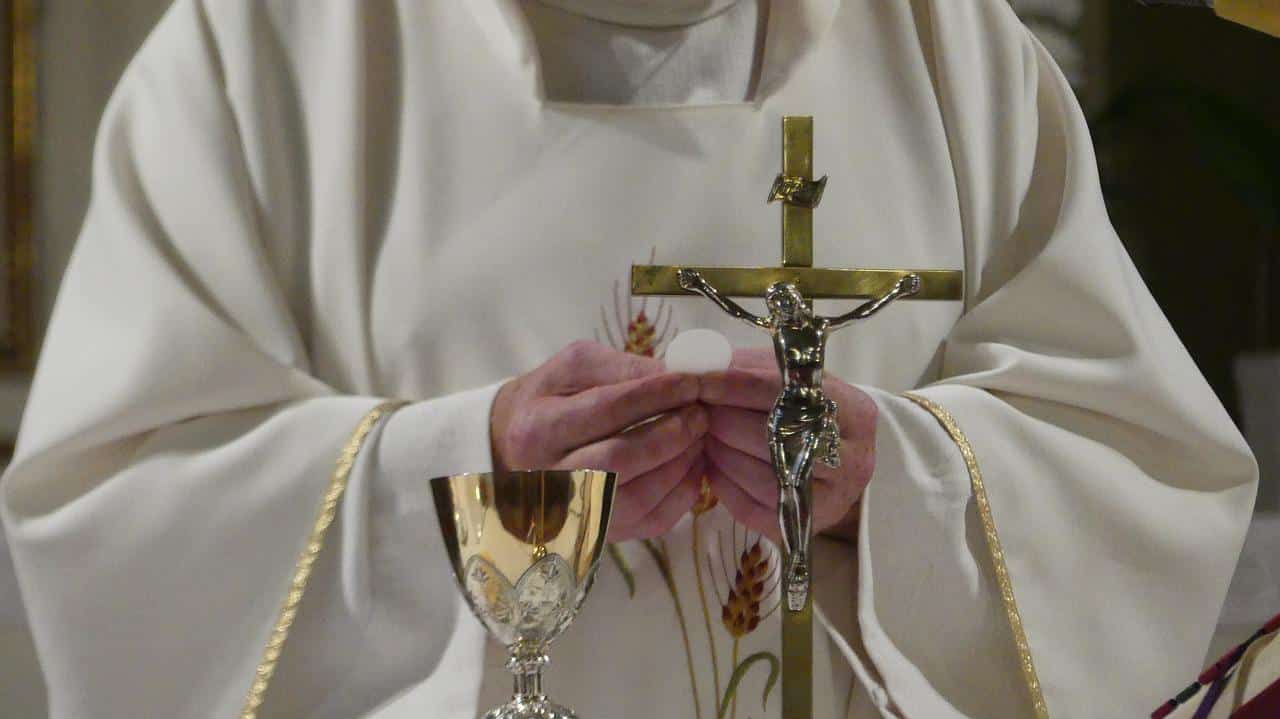Padre é afastado pela Arquidiocese de Natal após confessar relacionamento  em áudio vazado – Fatos Desconhecidos