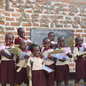 órfãos em Uganda