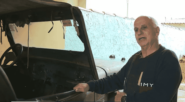 Homem tenta comprovar que mãe idosa não morreu para transferir carro