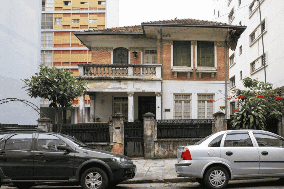 mulher da Casa abandonada