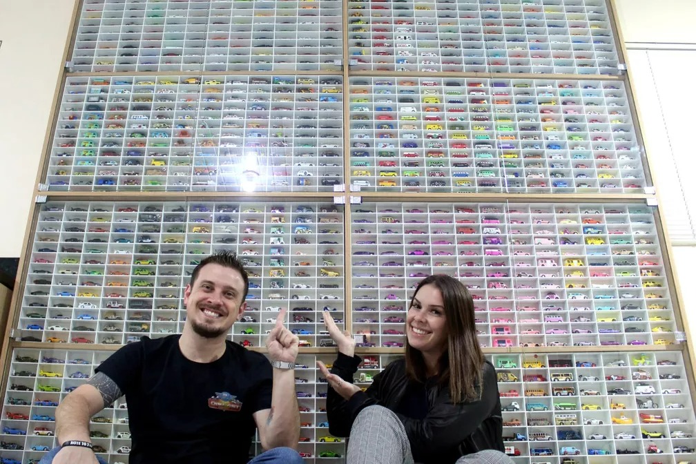 Casal compartilha na internet coleção de carros em miniaturas