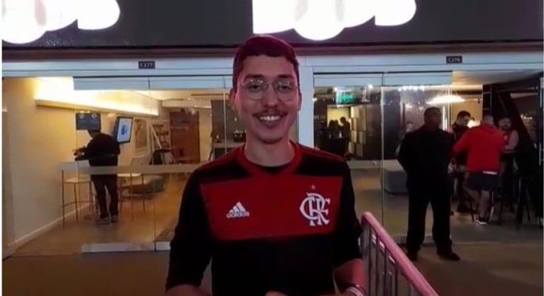 Flamenguista de Brasília realiza sonho de ver o time jogar no Maracanã