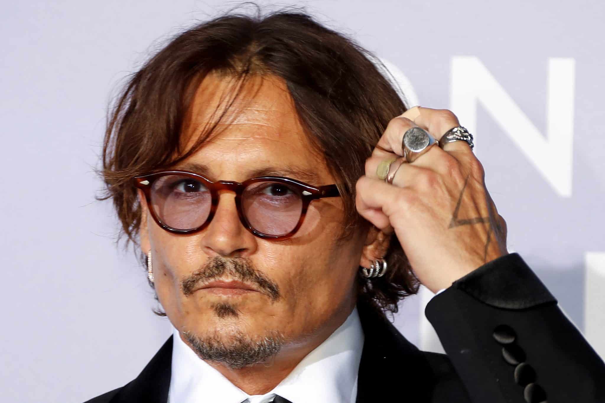 Johnny Depp viverá rei francês Luís XV em novo filme da Netflix, diz site