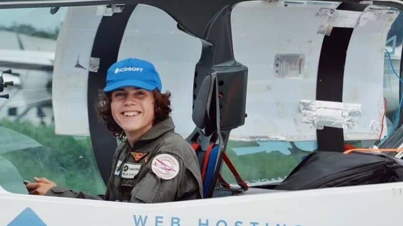 Adolescente de 17 anos é o mais jovem a dar a volta ao mundo sozinho