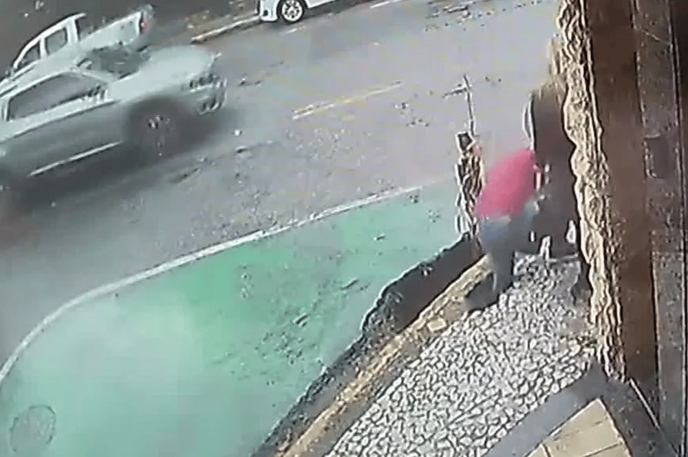 buraco em calçada de Recife