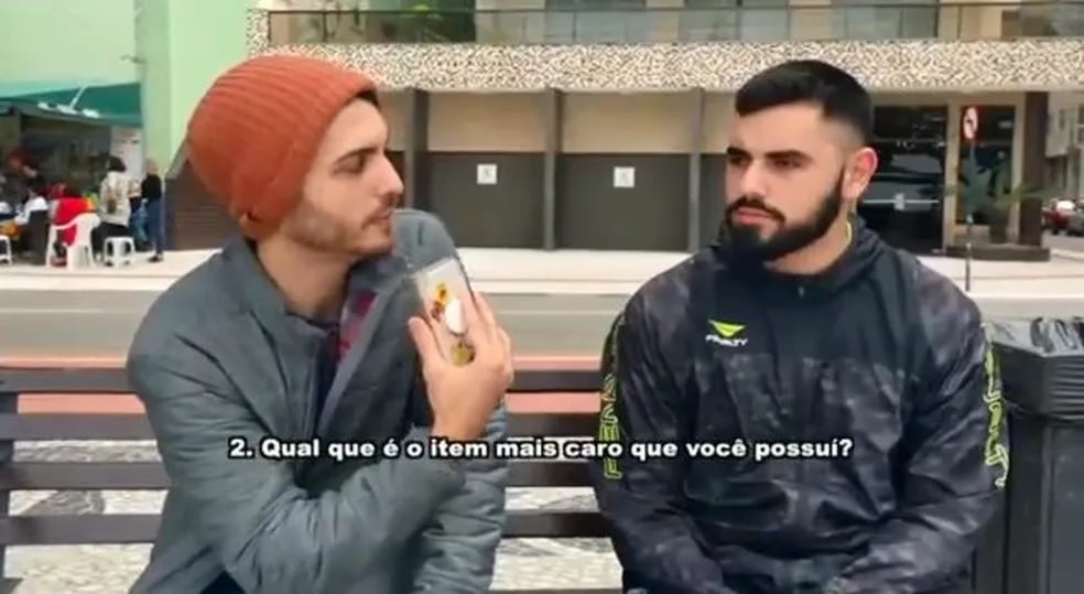 Youtuber tenta adivinhar salário de moradores de Balneário Camboriú e viraliza