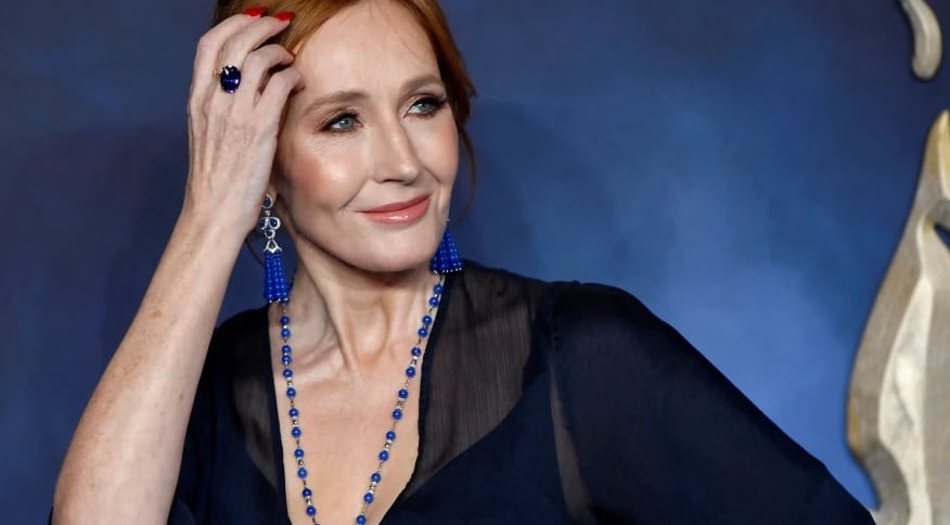 Com novo livro com personagem transfóbica J.K. Rowling reacende polêmica