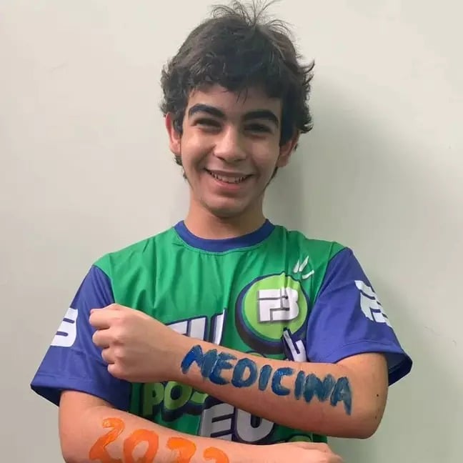 Veja a rotina do adolescente de 14 anos aprovado em medicina e direito