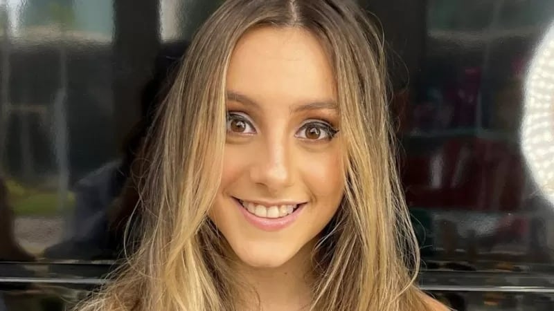 Conheça Isabella Savaget, a jovem com paralisia cerebral que faz sucesso dançando e falando sobre inclusão