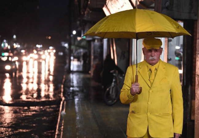 A história do homem sírio que só veste amarelo há 39 anos