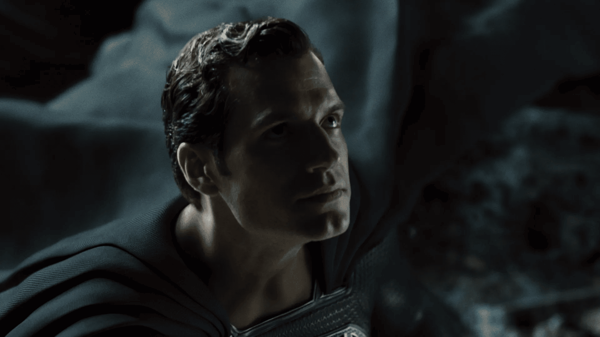 Henry Cavill diz que futuro de Superman será brilhante e extremamente  alegre