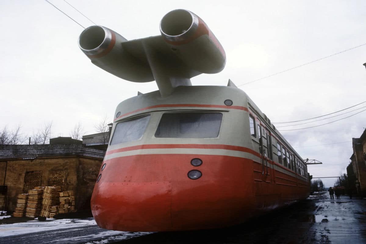 O trem soviético que funcionava com um motor a jato