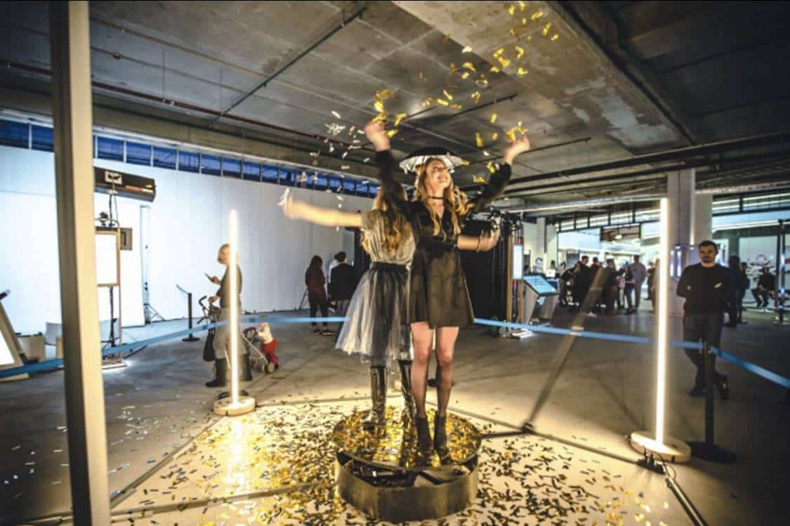 Conheça a nova febre dos eventos, a plataforma giratória 360°