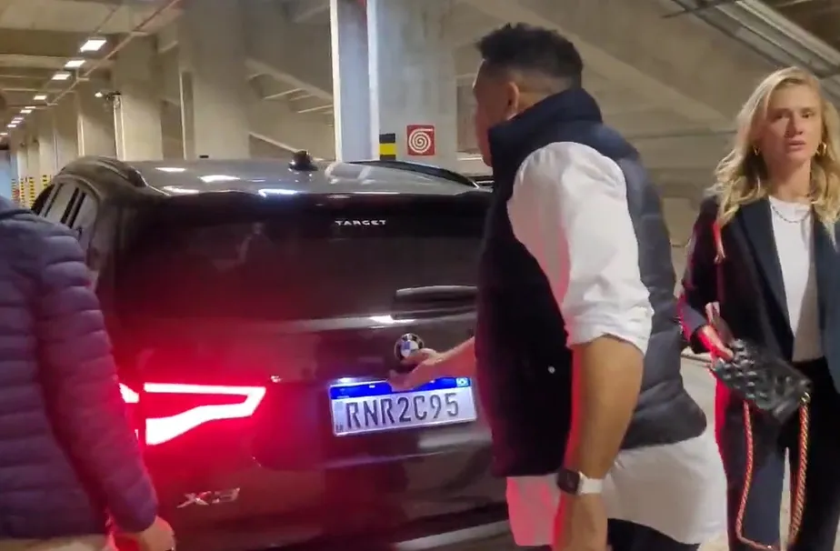 Ronaldo Fenômeno fica indignado ao se explicar sobre homem saindo do porta-malas de seu carro