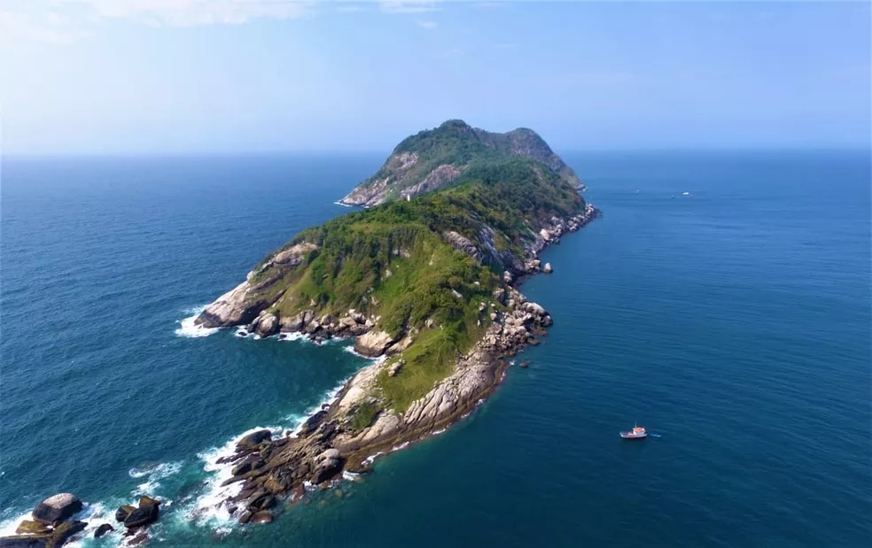 Essa ilha no Brasil é cheia de cobras e é proibido visitá-la