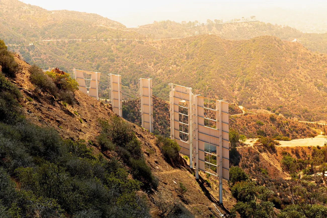 Letreiro de Hollywood é inaugurado – efemérides do éfemello