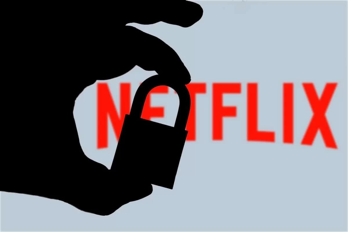 Netflix é detonada nas redes após impor taxa de R$ 12,90 por tela compartilhada