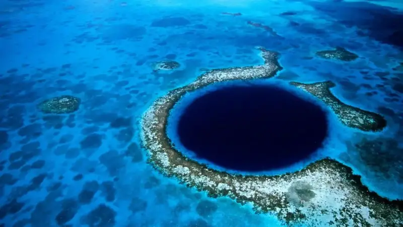 Imagens no México mostram um novo buraco azul gigante e pode ter outras formas de vida dentro