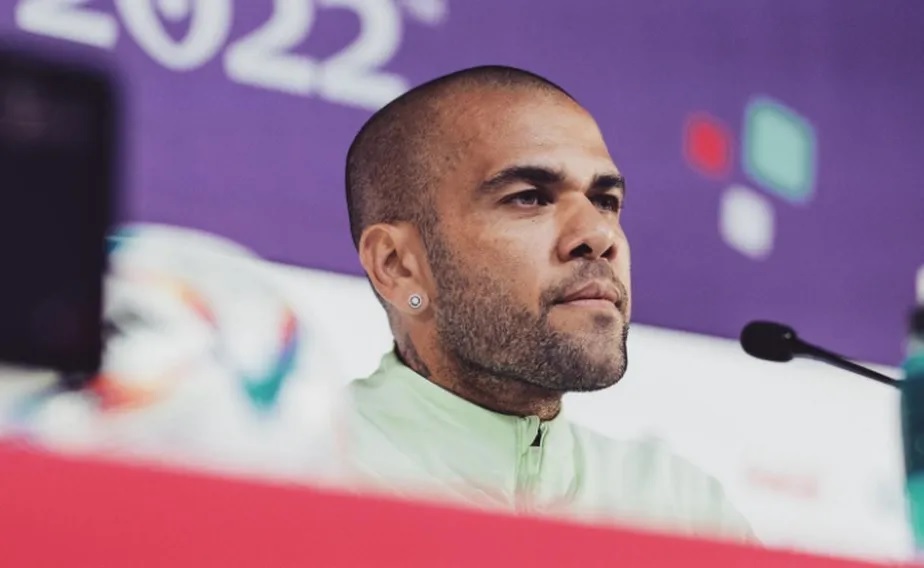 Daniel Alves tem novo recurso negado e segue preso na Espanha