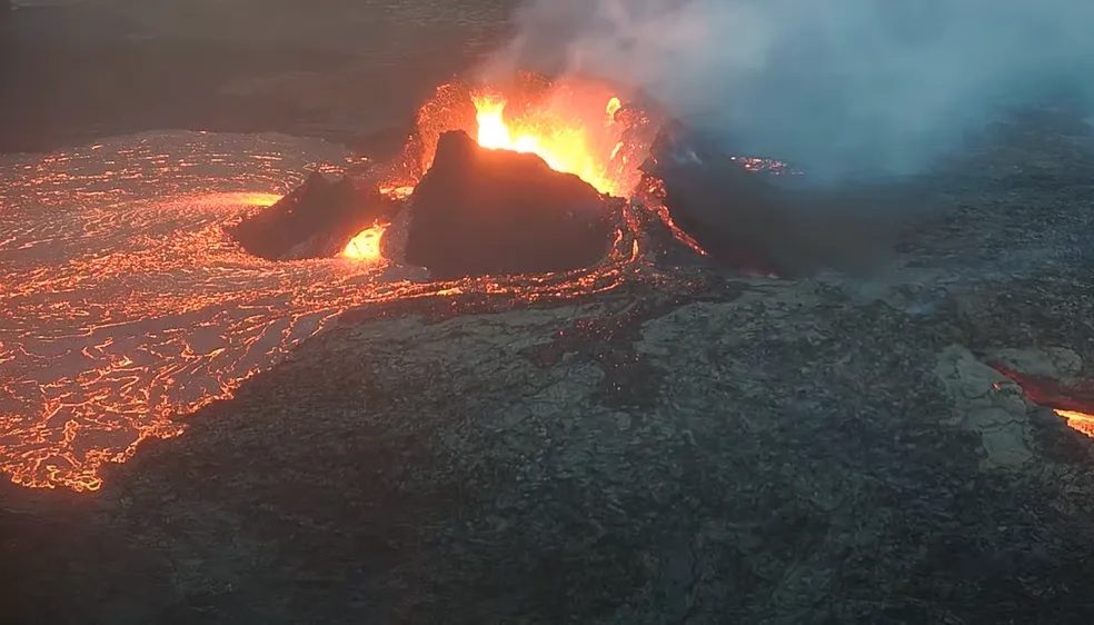 Vídeo registra ‘nascimento’ de novo vulcão na Islândia