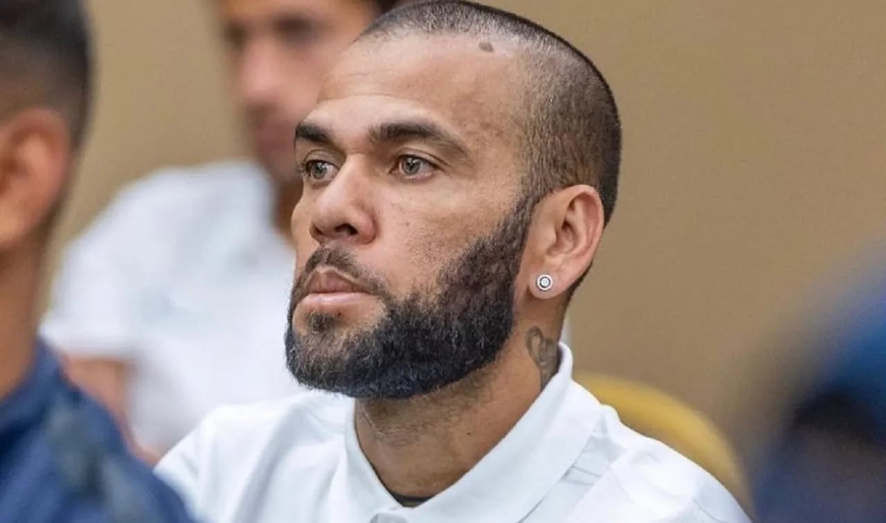 Daniel Alves é indiciado formalmente na Justiça da Espanha e vira réu