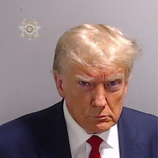 Polícia divulga ‘mug shot’ de Donald Trump