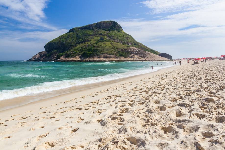 Do que é feita a areia da praia?