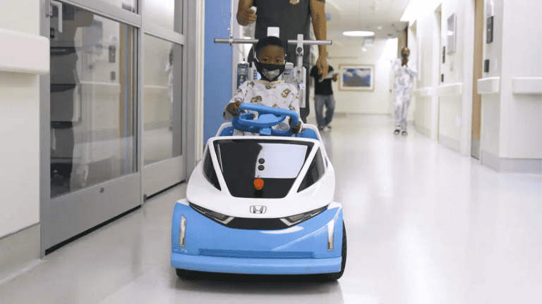 Honda lança minicarros elétricos para crianças hospitalizadas