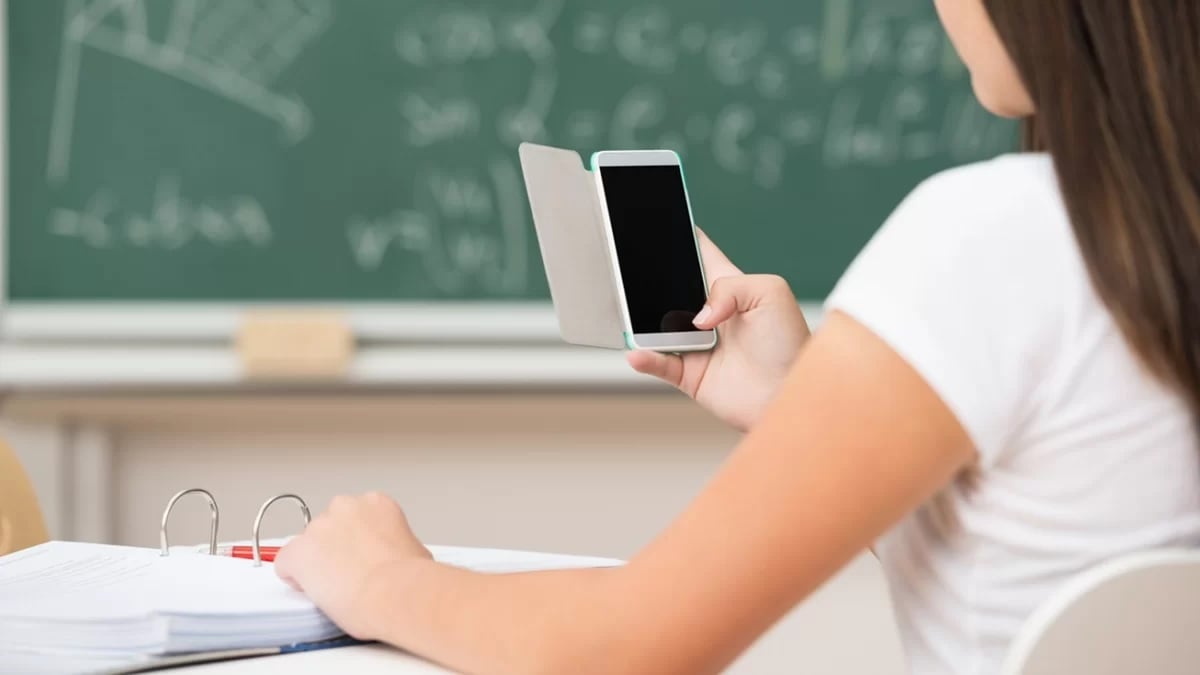 Celular em sala de aula: vantagens nos processos de aprendizagem