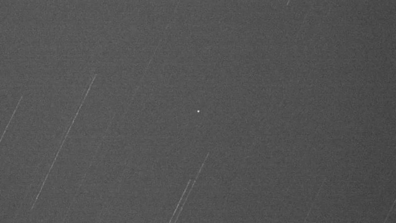 Maleta de ferramentas "perdida" por astronautas é flagrada por telescópio