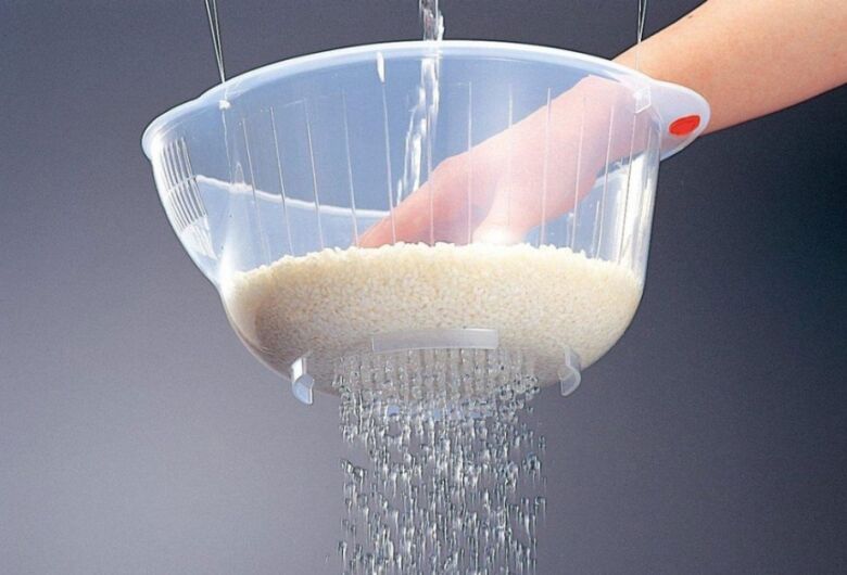 É necessário lavar o arroz antes de cozinhar? Veja o que diz a ciência