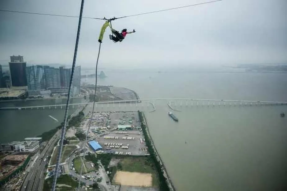 Turista morre ao saltar do bungee jump mais alto do mundo, em torre de mais de 230 metros