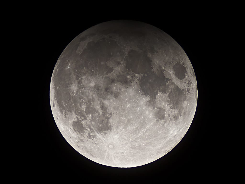 Eclipse solar penumbral poderá ser visto hoje; saiba o horário e entenda o fenômeno