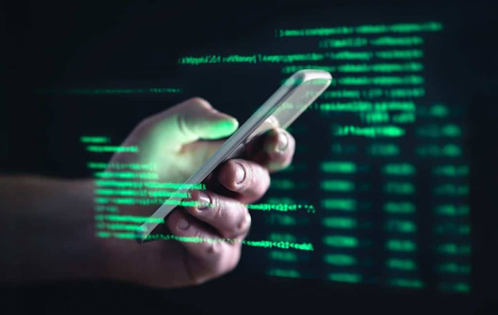 5 gatilhos psicológicos usados em golpes por telefone e internet