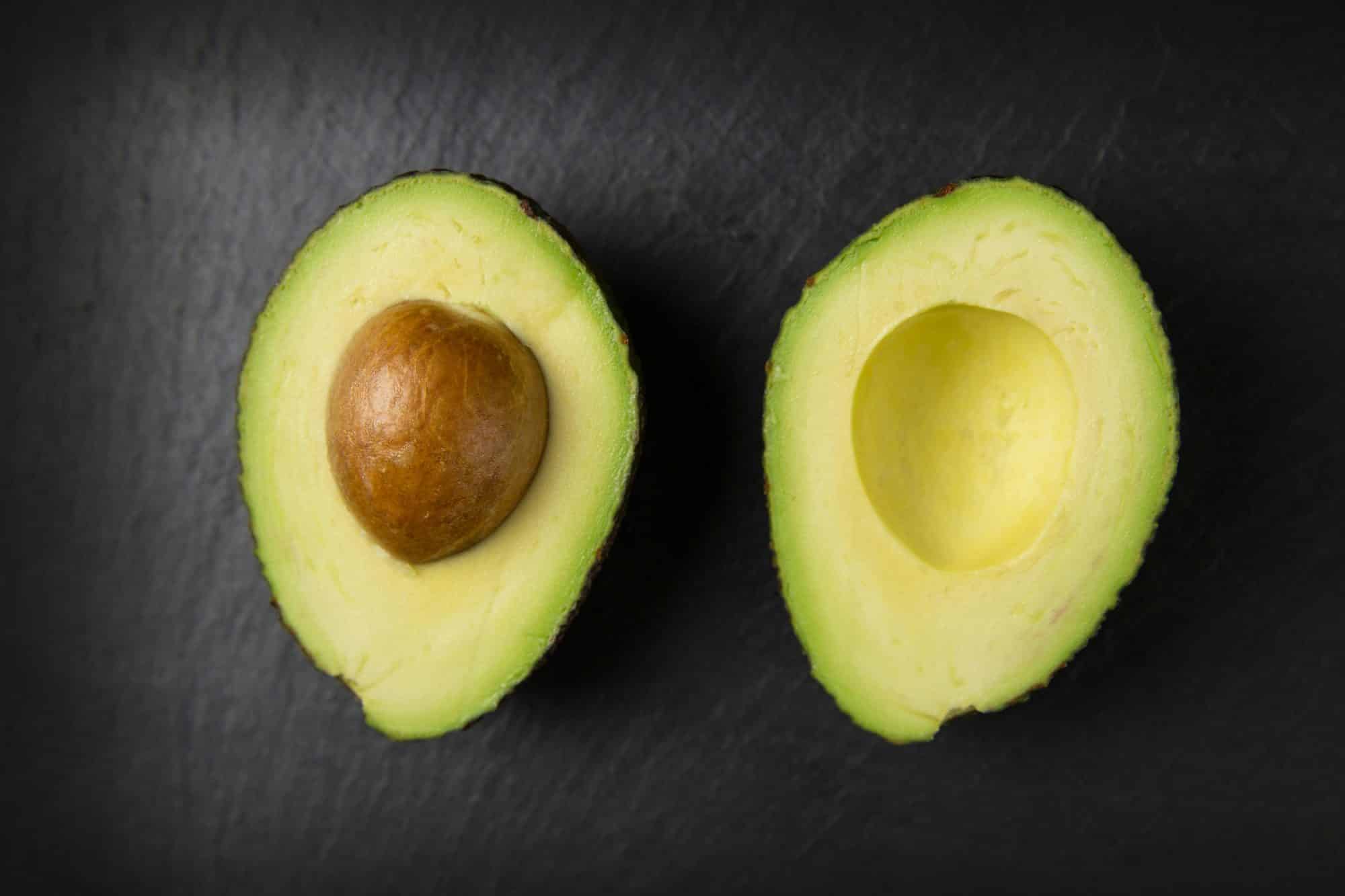 Por que o abacateiro pode não produzir frutas?